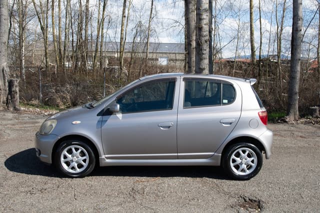 2001 Toyota Vitz JDM car for sale — photo 7 of 10