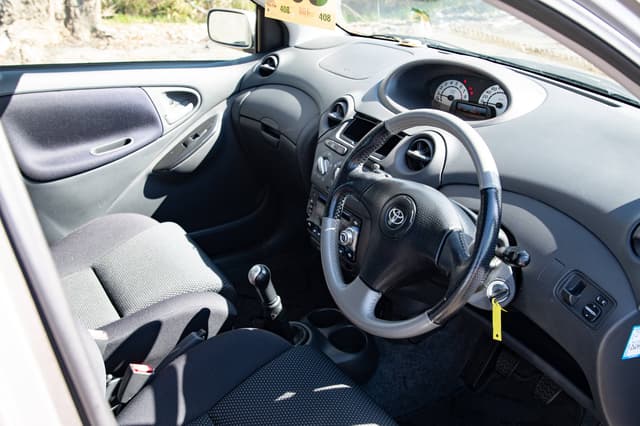 2001 Toyota Vitz JDM car for sale — photo 8 of 10