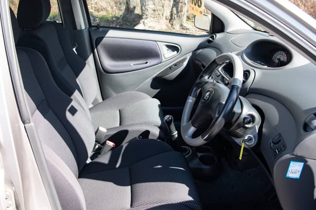 2001 Toyota Vitz JDM car for sale — photo 9 of 10