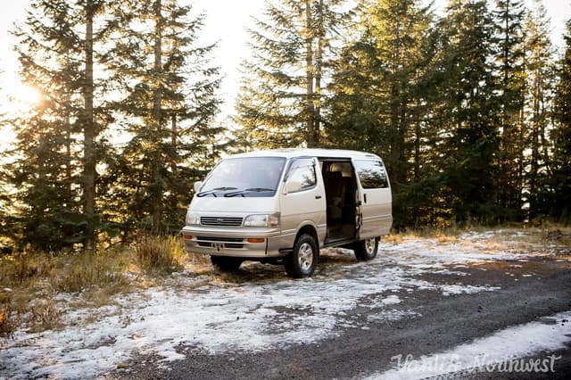 1995 Toyota HiAce JDM car for sale — photo 3 of 10