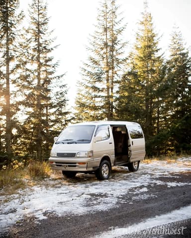1995 Toyota HiAce JDM car for sale — photo 6 of 10
