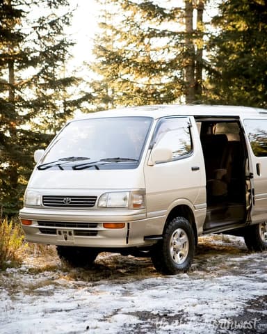 1995 Toyota HiAce JDM car for sale — photo 8 of 10