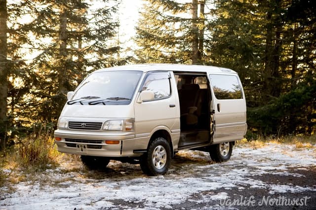 1995 Toyota HiAce JDM car for sale — photo 9 of 10