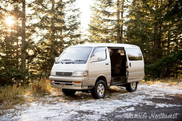 1995 Toyota HiAce JDM car for sale — photo 10 of 10