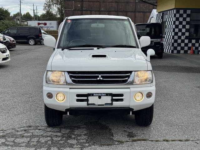 2004 Mitsubishi Pajero JDM car for sale — photo 2 of 10