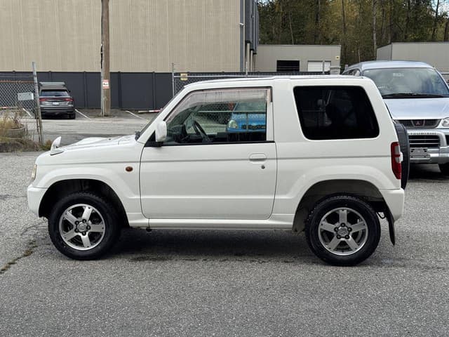 2004 Mitsubishi Pajero JDM car for sale — photo 4 of 10