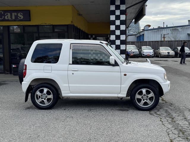 2004 Mitsubishi Pajero JDM car for sale — photo 8 of 10