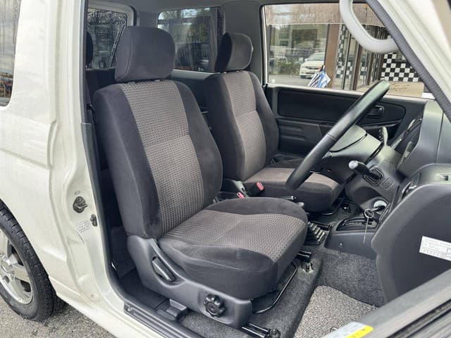 2004 Mitsubishi Pajero JDM car for sale — photo 9 of 10