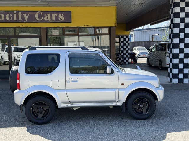 2004 Suzuki Jimny JDM car for sale — photo 9 of 10