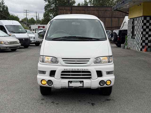 2005 Mitsubishi Delica JDM car for sale — photo 2 of 10
