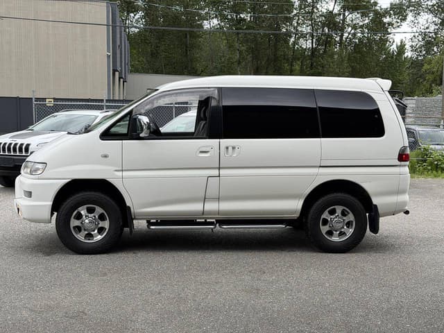 2005 Mitsubishi Delica JDM car for sale — photo 4 of 10