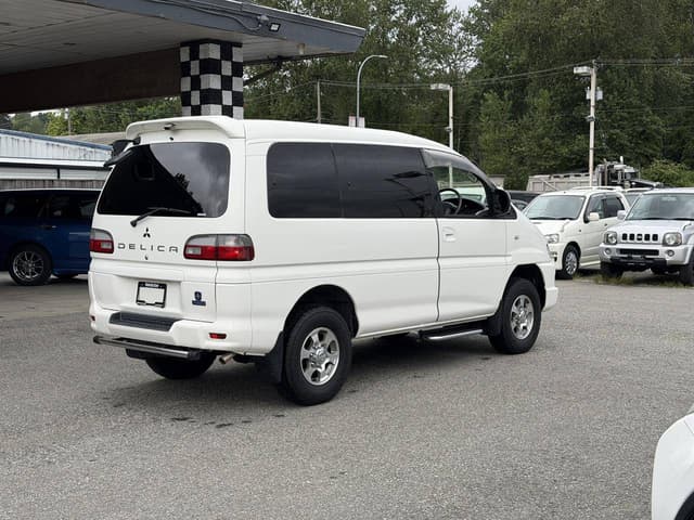 2005 Mitsubishi Delica JDM car for sale — photo 7 of 10