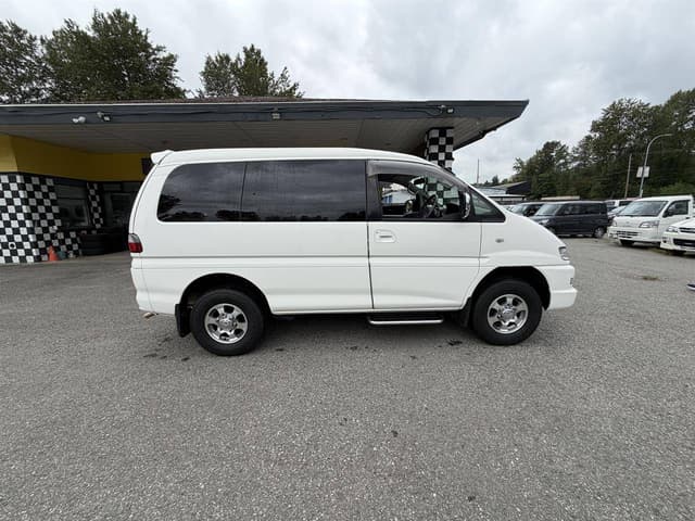 2005 Mitsubishi Delica JDM car for sale — photo 8 of 10