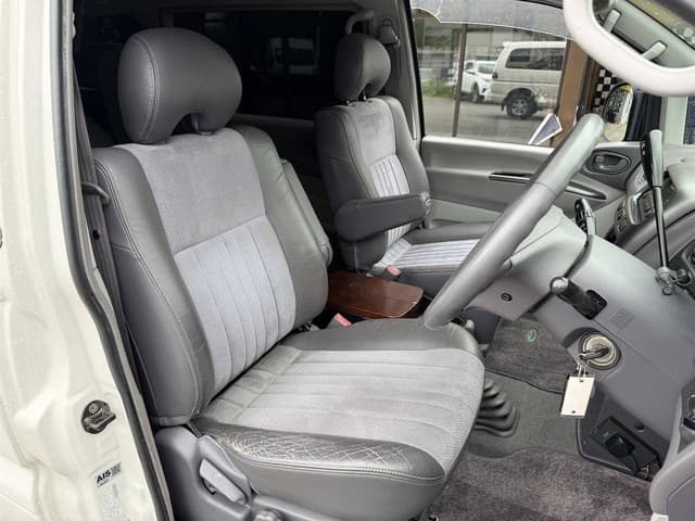 2005 Mitsubishi Delica JDM car for sale — photo 9 of 10
