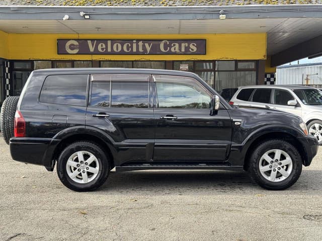 2006 Mitsubishi Pajero JDM car for sale — photo 8 of 10