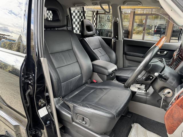 2006 Mitsubishi Pajero JDM car for sale — photo 9 of 10