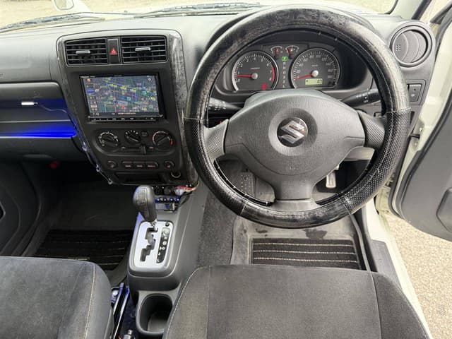2008 Suzuki Jimny JDM car for sale — photo 10 of 10