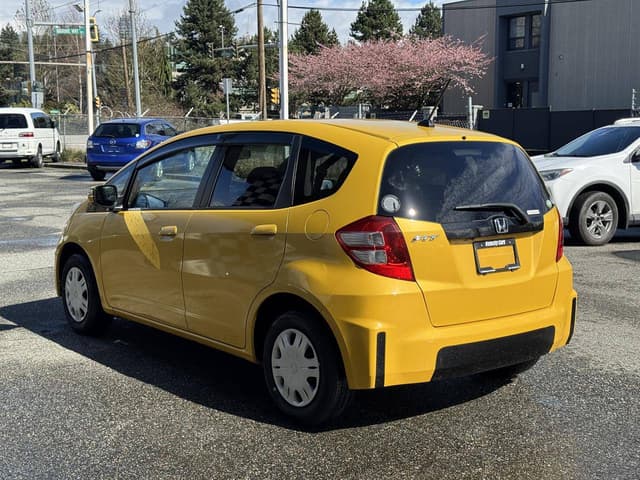 2009 Honda Fit JDM car for sale — photo 5 of 10