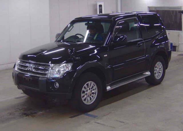 2010 Mitsubishi Pajero JDM car for sale — photo 2 of 10