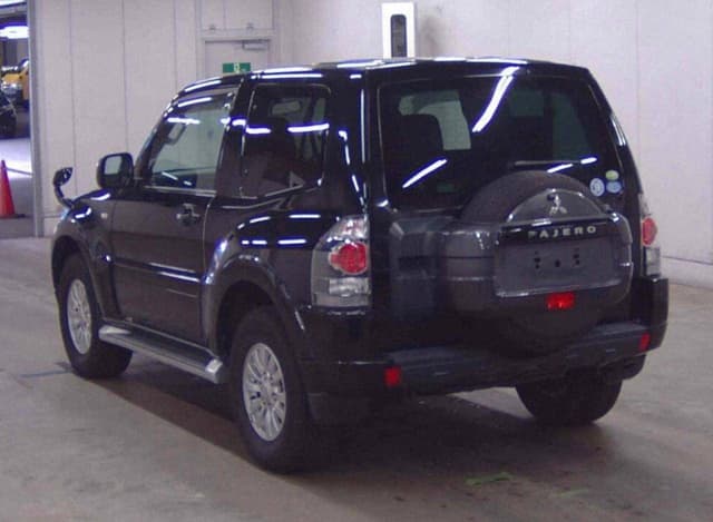 2010 Mitsubishi Pajero JDM car for sale — photo 3 of 10