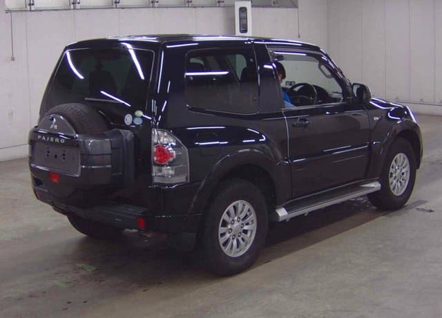 2010 Mitsubishi Pajero JDM car for sale — photo 4 of 10