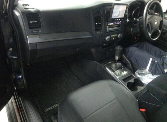 2010 Mitsubishi Pajero JDM car for sale — photo 5 of 10