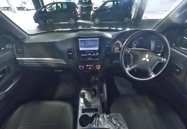 2010 Mitsubishi Pajero JDM car for sale — photo 7 of 10