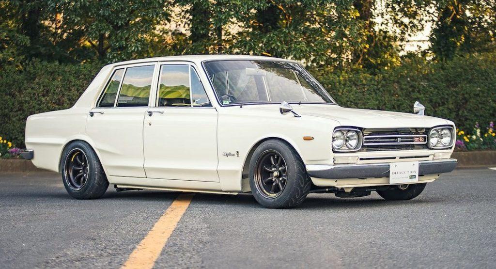 White Nissan Skyline Sedan