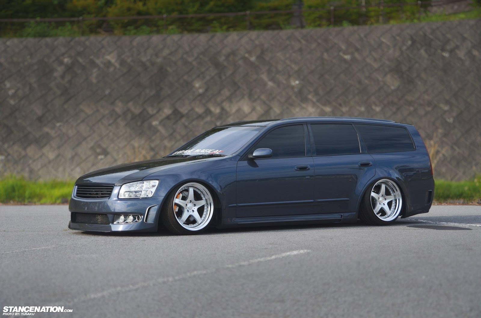 Black Nissan Stagea