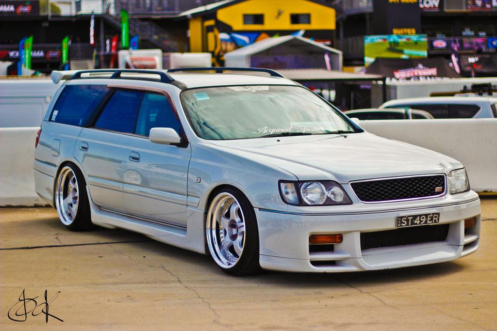 White Nissan Stagea