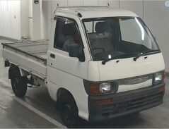 1995 Daihatsu Hijet truck For Sale via jdmcarandmotorcycle.com