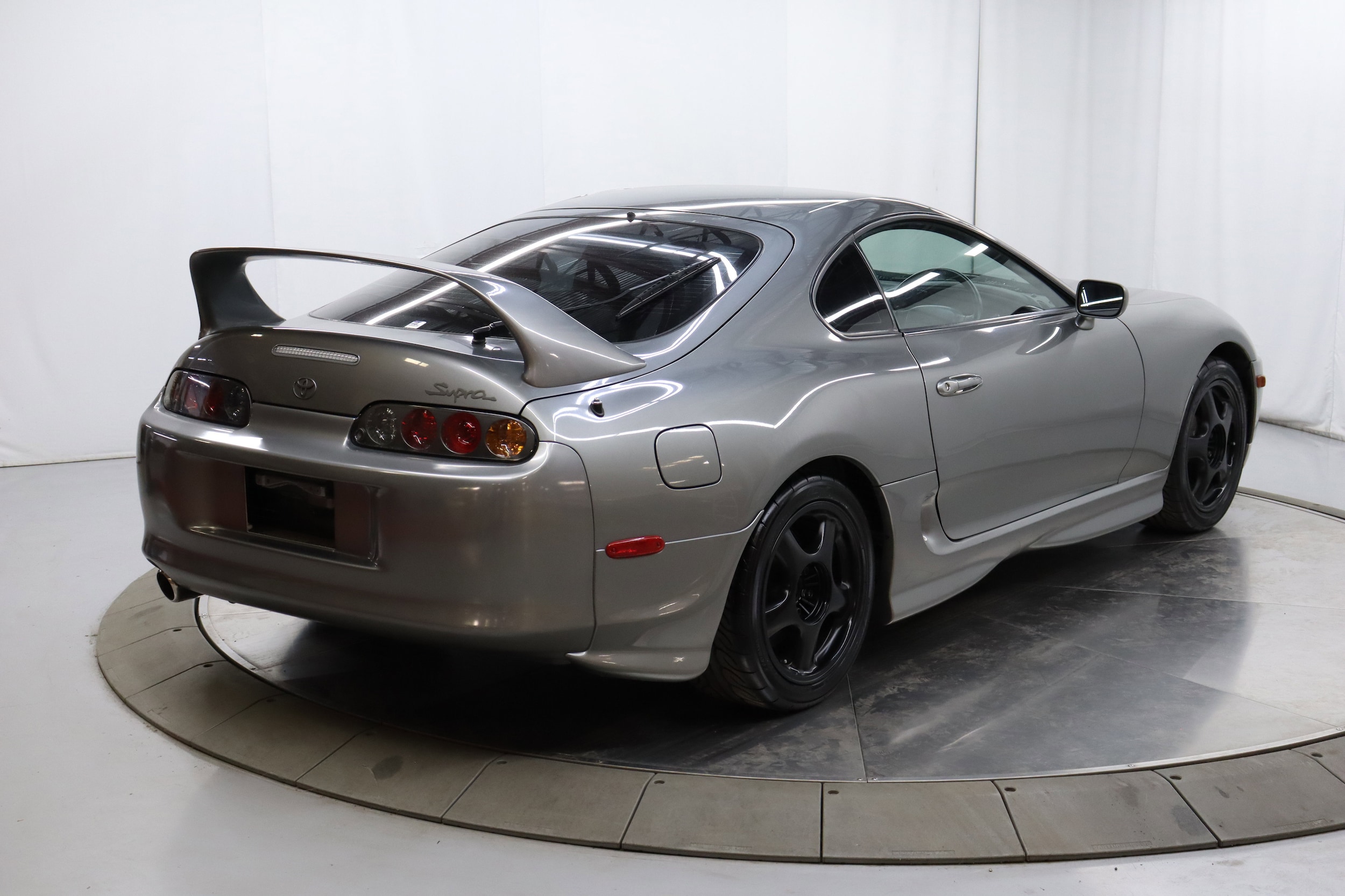 柘榴 21k-Kilometer JDM 1997 Toyota Supra SZ for sale on BaT