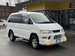JDM 2006 Mitsubishi Delica Chamonix 4WD 3000cc AT 118K for sale